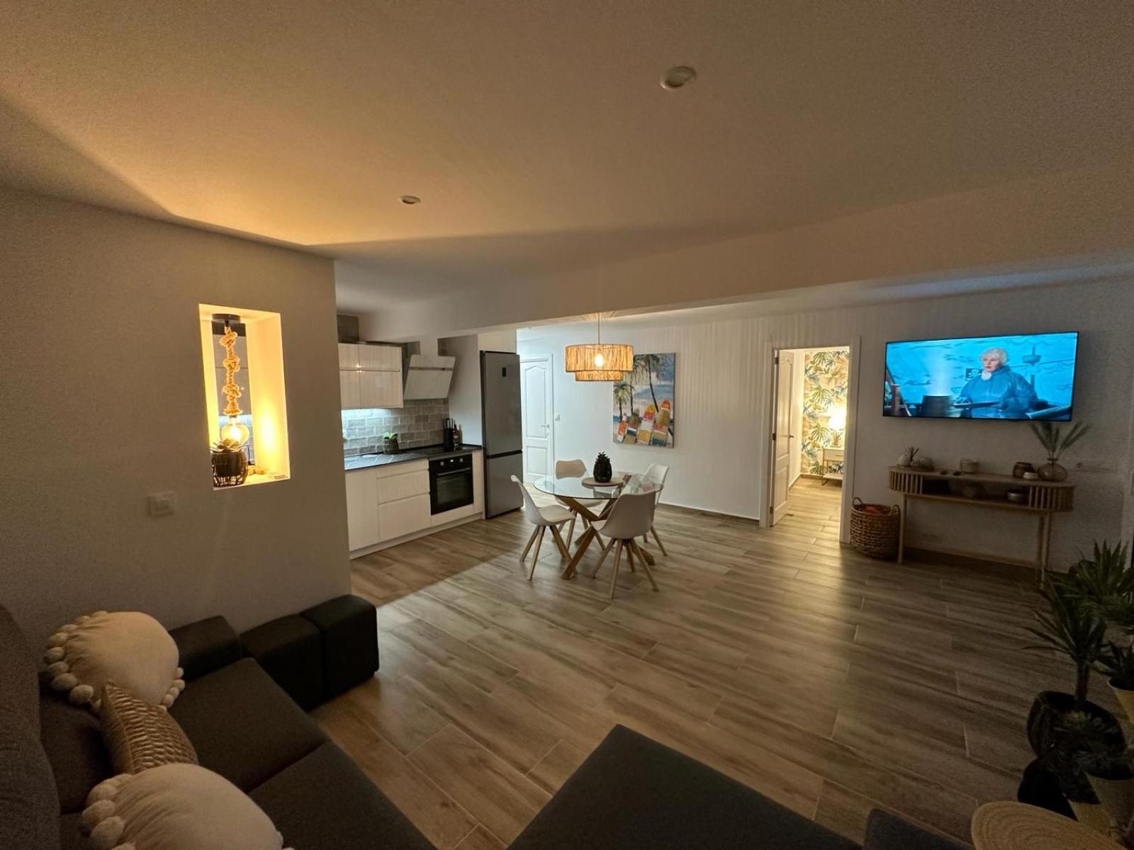 Waterfront 3 Bed Apartment, 90M From The Beach Platja de Larenal Exterior foto