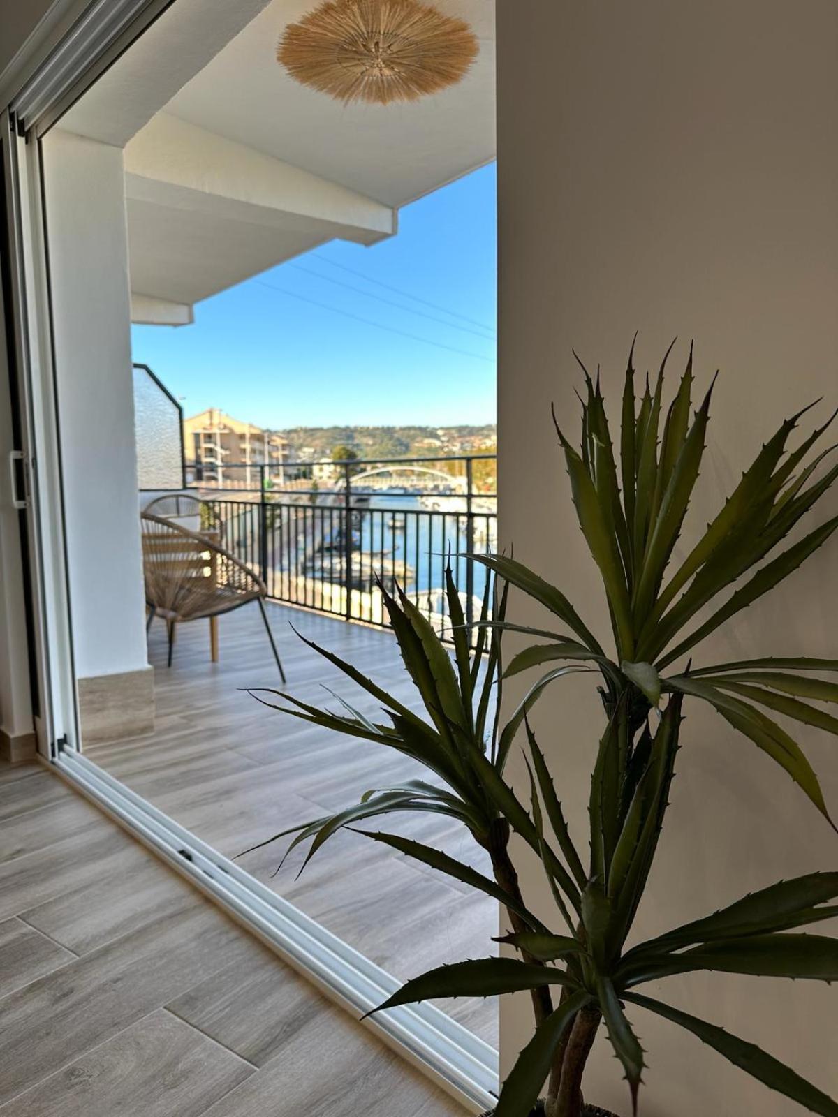 Waterfront 3 Bed Apartment, 90M From The Beach Platja de Larenal Exterior foto