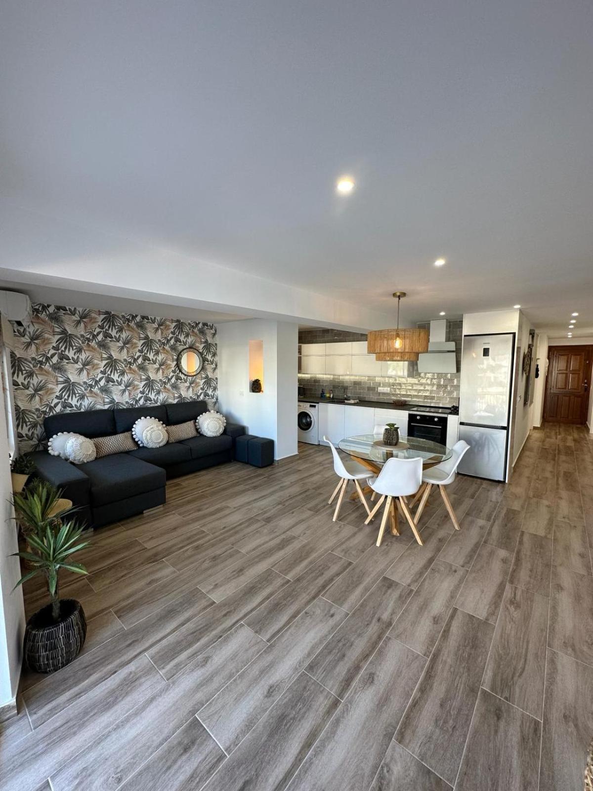 Waterfront 3 Bed Apartment, 90M From The Beach Platja de Larenal Exterior foto