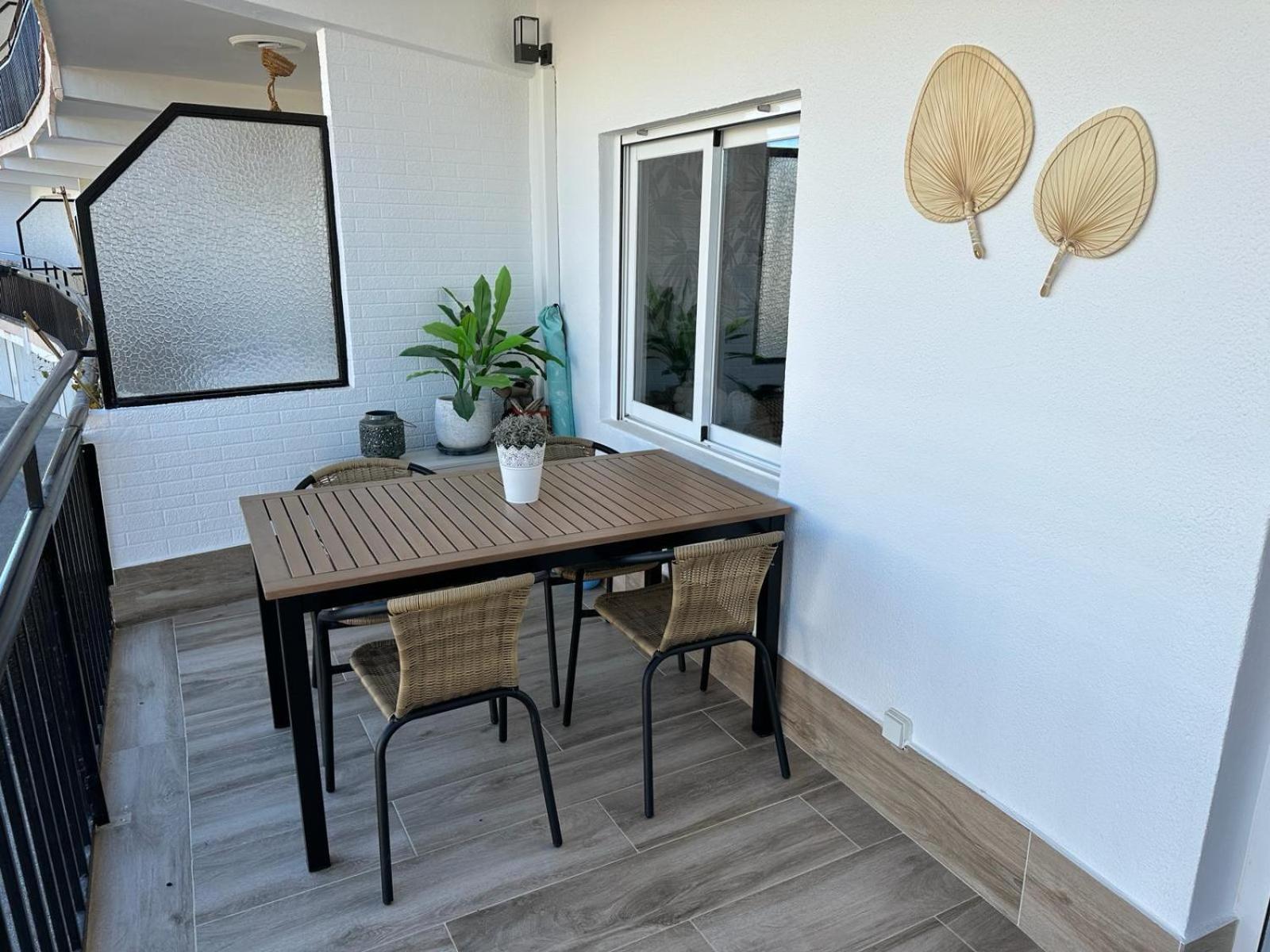 Waterfront 3 Bed Apartment, 90M From The Beach Platja de Larenal Exterior foto